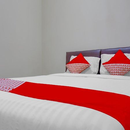 Oyo 117 Blueberry Homestay Jakarta Exterior photo