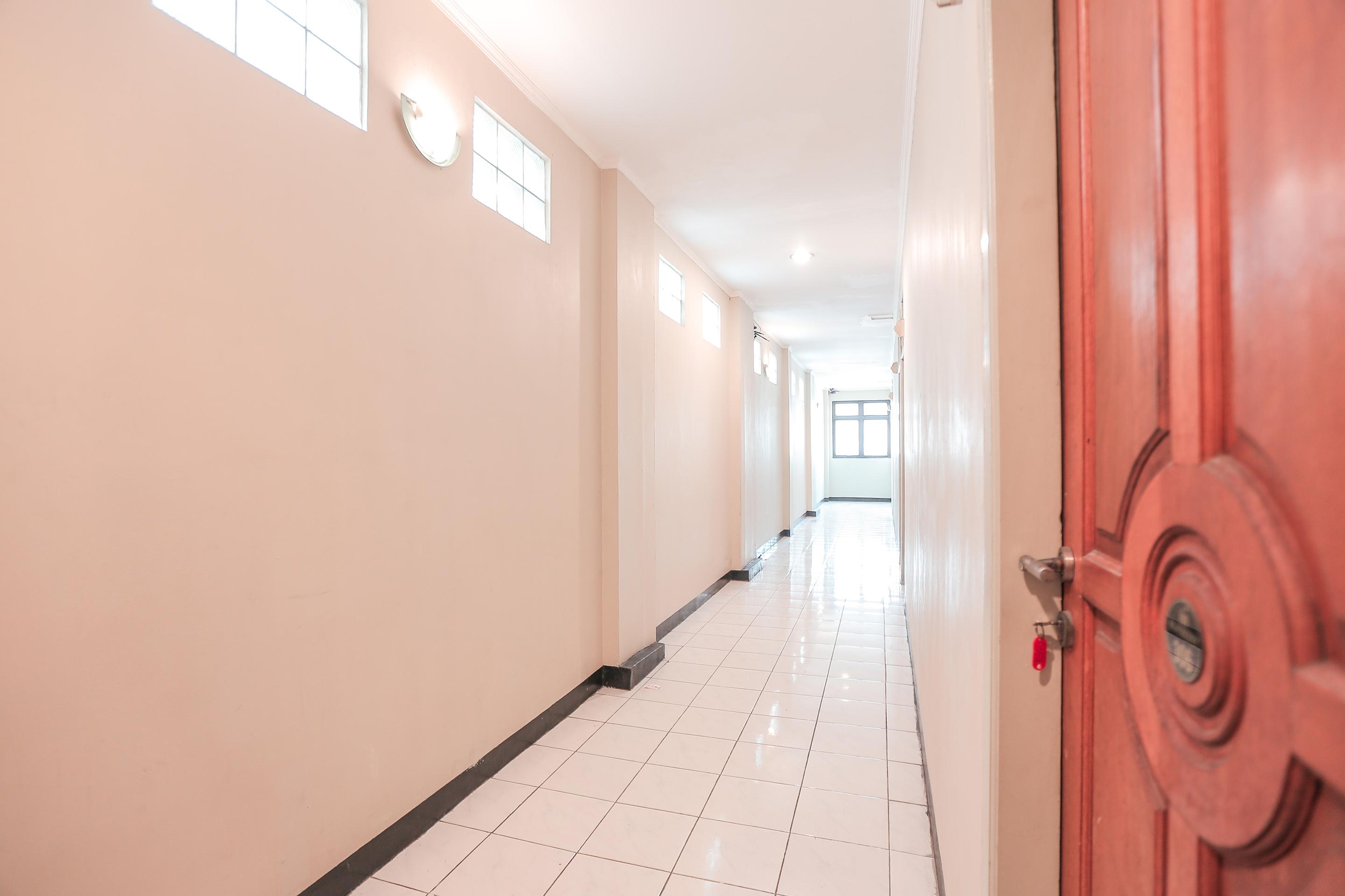 Oyo 117 Blueberry Homestay Jakarta Exterior photo