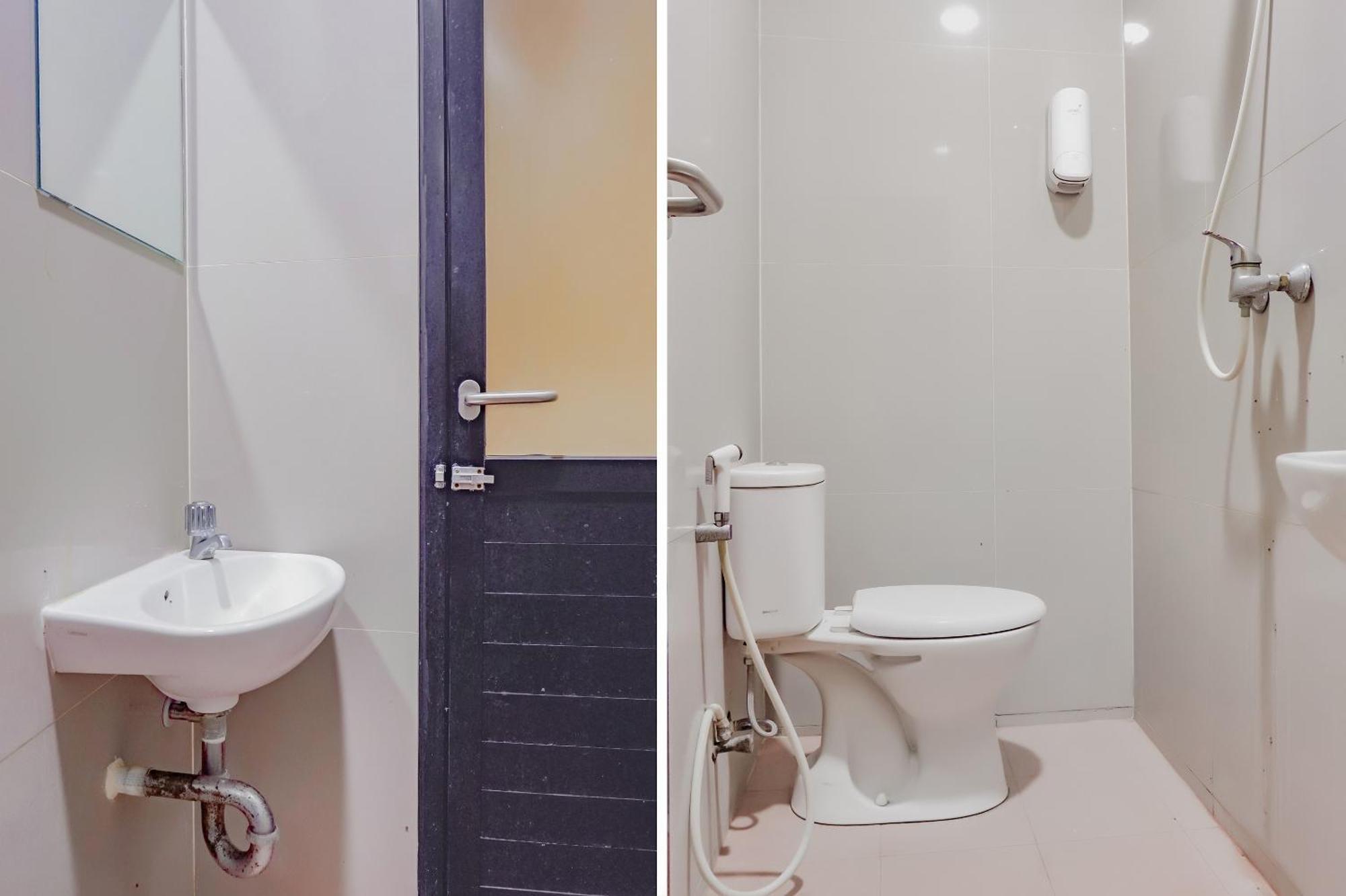 Oyo 117 Blueberry Homestay Jakarta Exterior photo