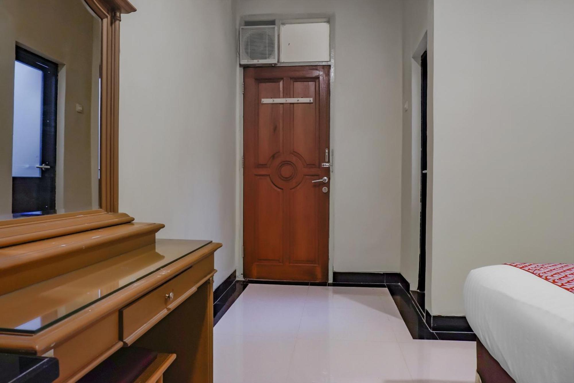 Oyo 117 Blueberry Homestay Jakarta Exterior photo